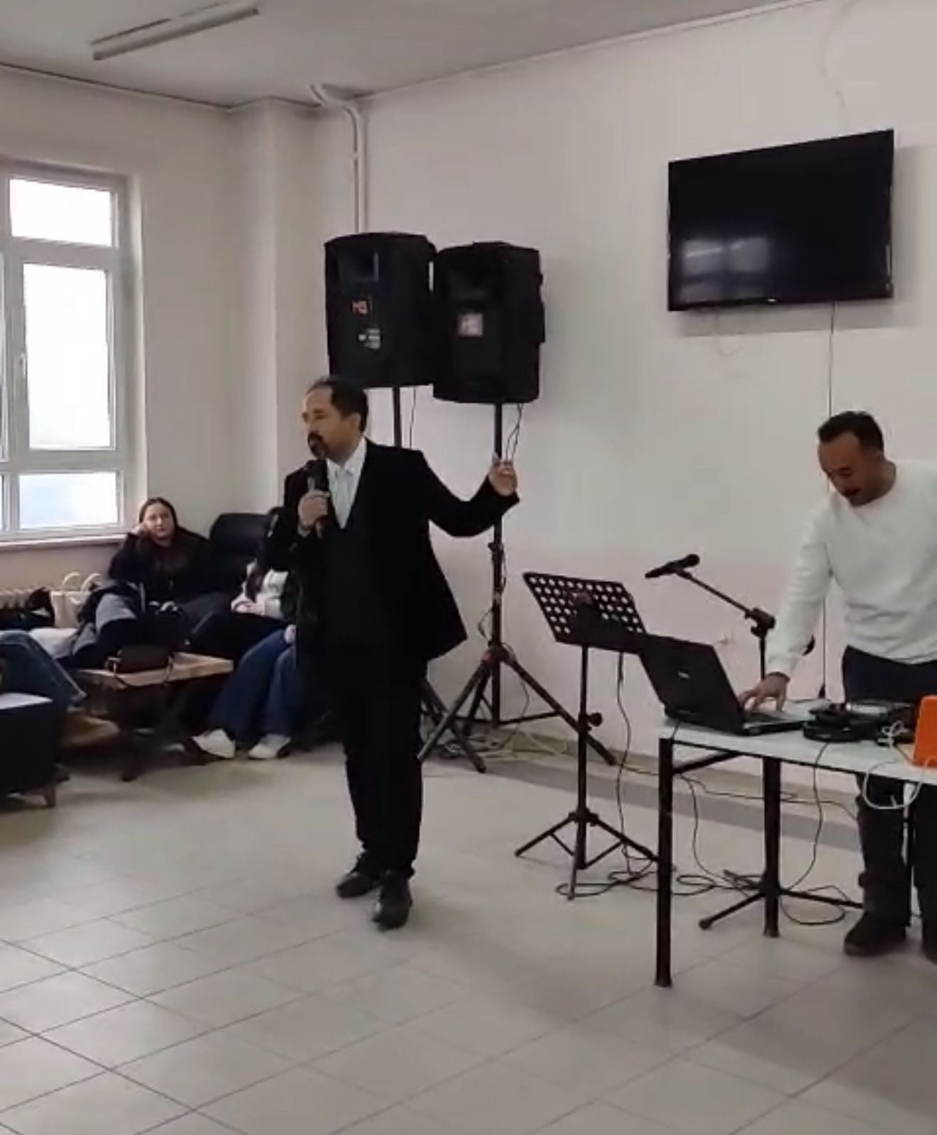 B9152840 51Af 4F4F 942E Ff6855Aab2D7