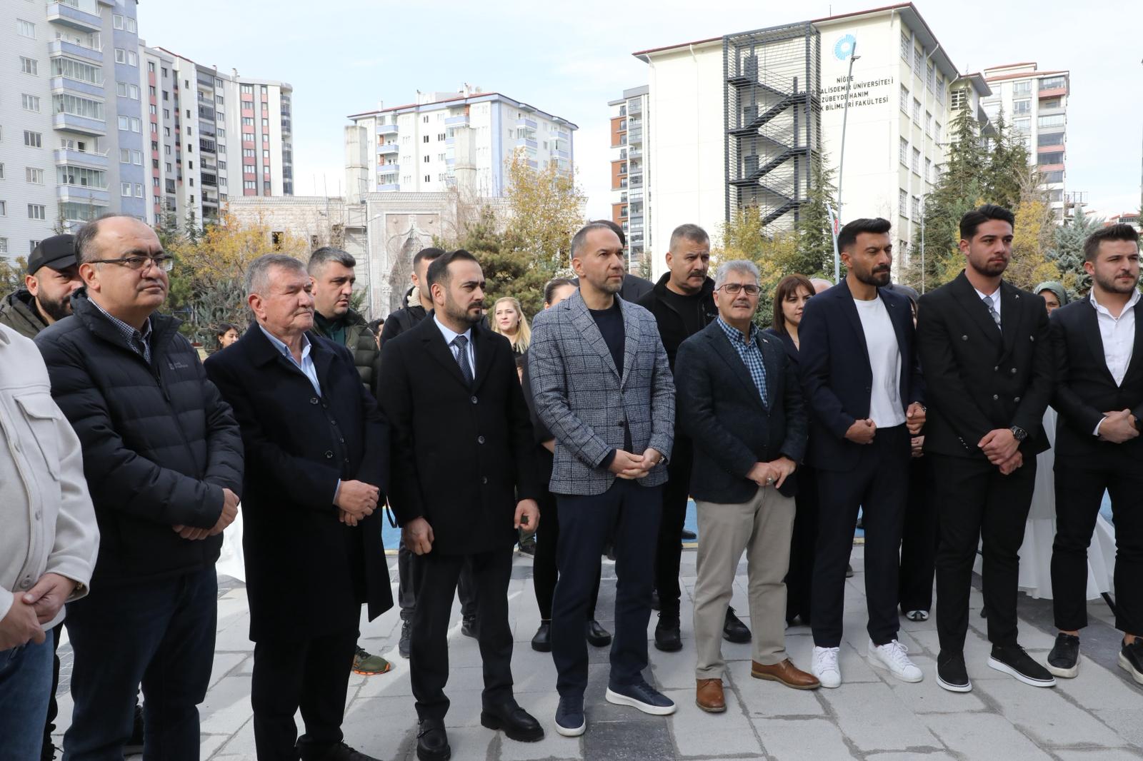 G6 4U2 F X Q A A Oar T