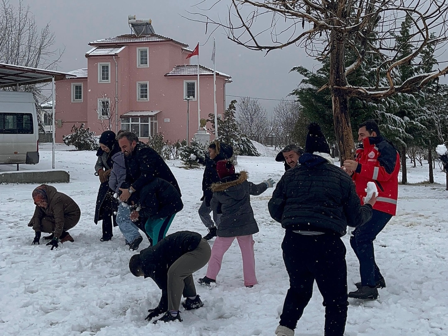 608784320 18075319760580727 5684281741115837952 N