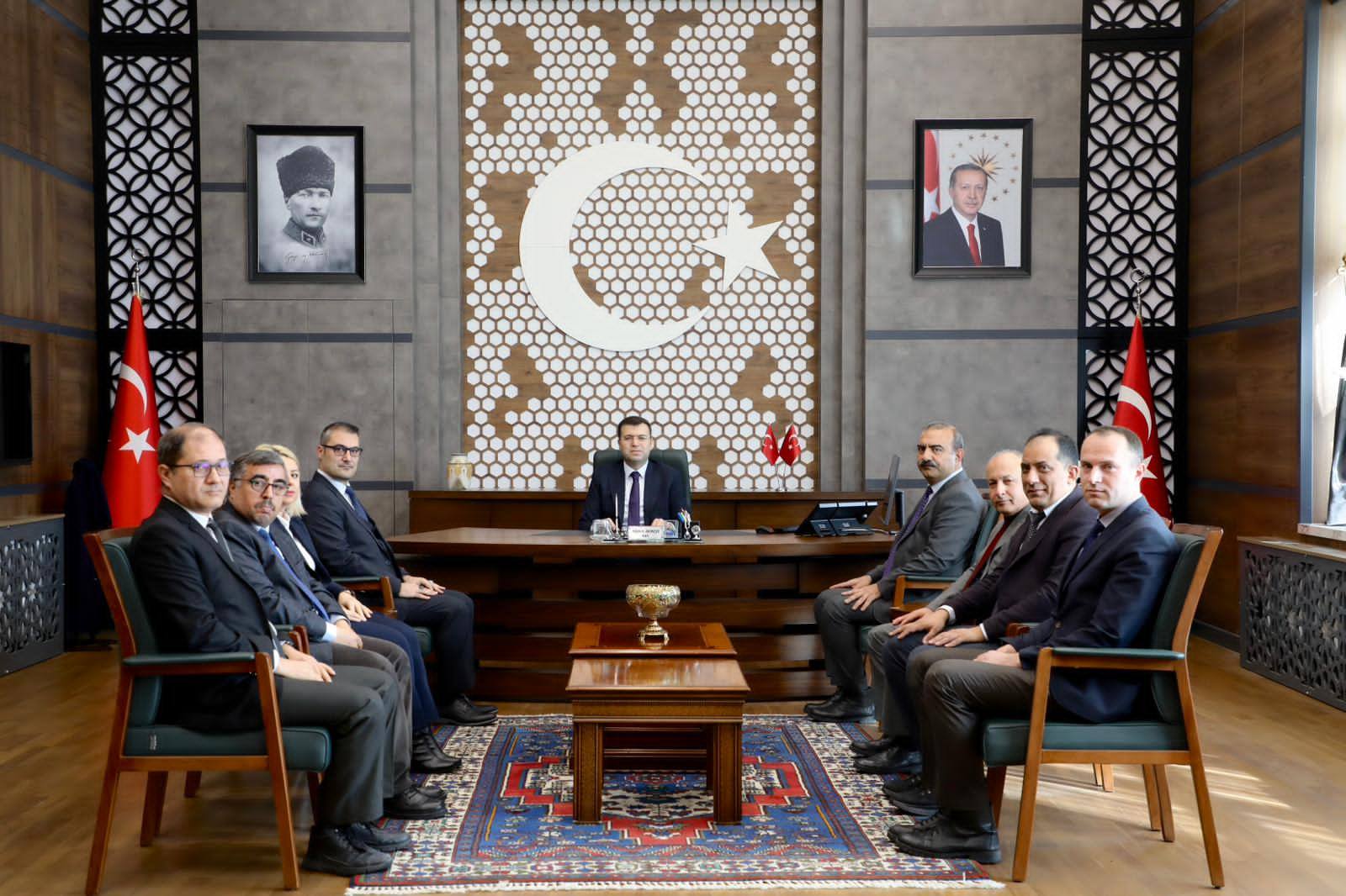 Vali Akmeşe’ye Ziyaretçilerini Makamında Ağırladı 2