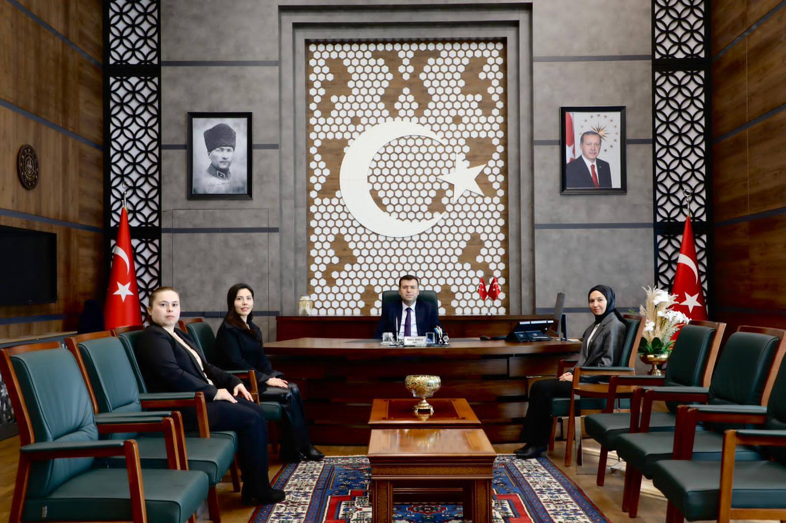 Vali Akmeşe’ye Ziyaretçilerini Makamında Ağırladı 3