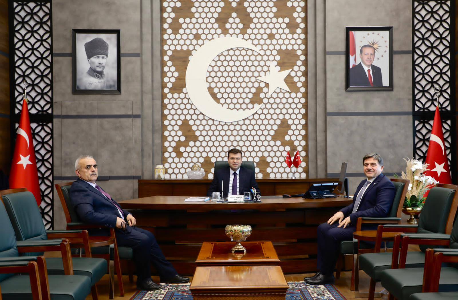 Vali Akmeşe’ye Ziyaretçilerini Makamında Ağırladı 4