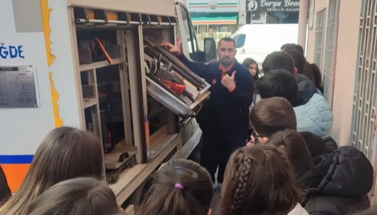 Öğrencilere Okul Afet Farkındalık Eğitimi 1