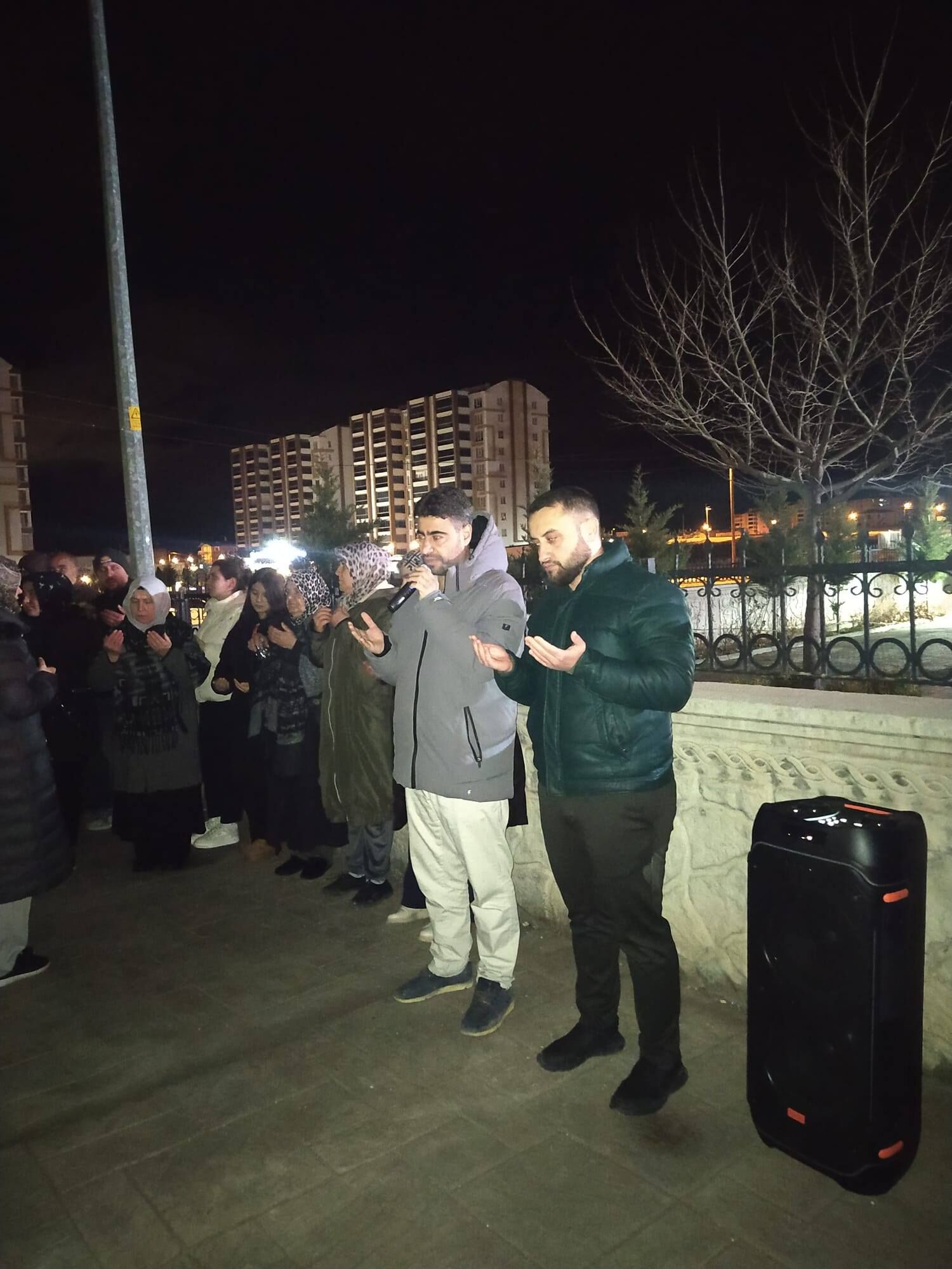 Bor’da Umre Kafilesi Dualarla Uğurlandı 1