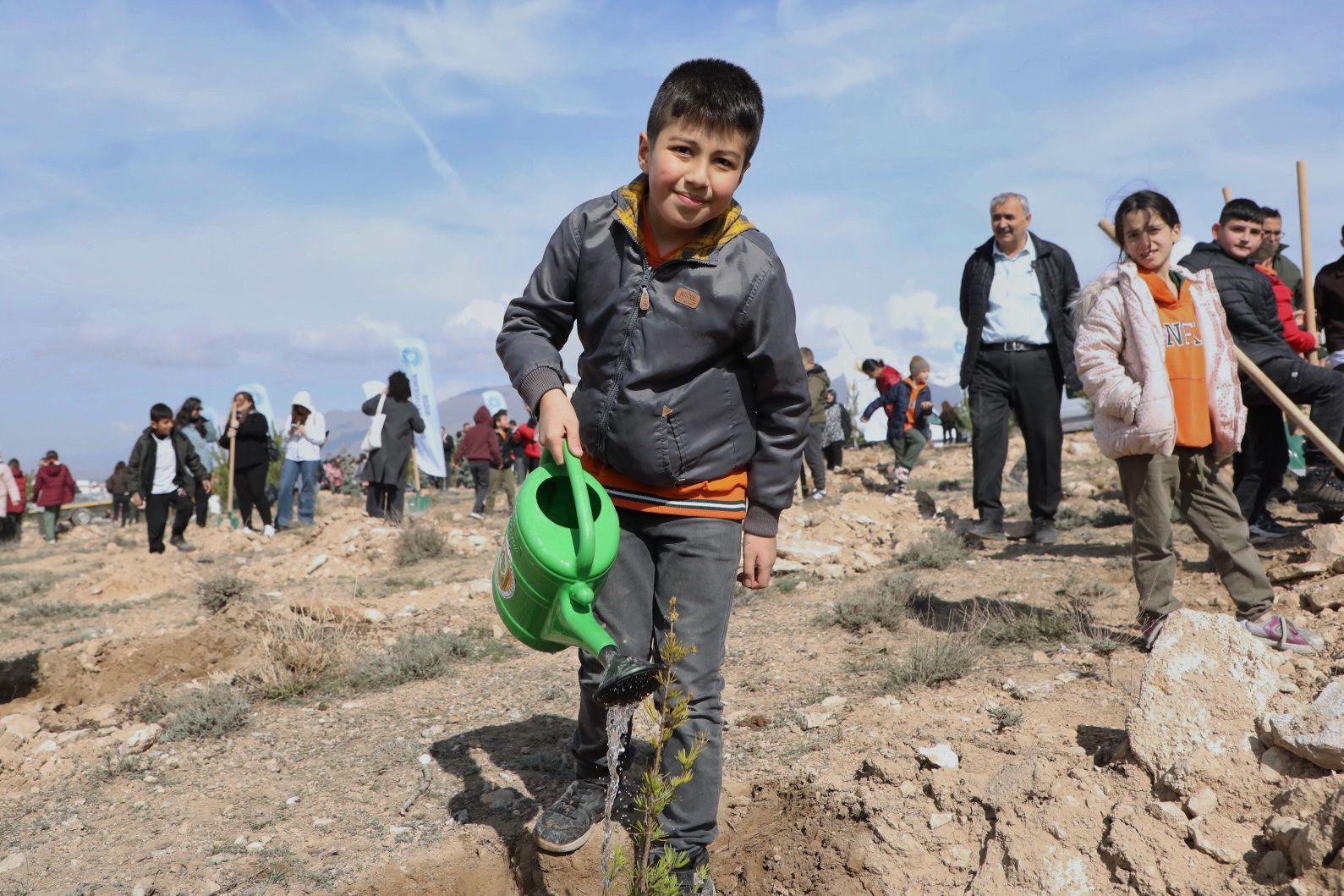 Minikler Fidanları Toprakla Buluşturdu 8