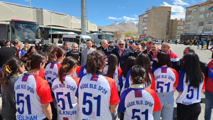 Uzkurt Sevgi Evleri’ndeki Çocuklara Forma Hediye Etti 1