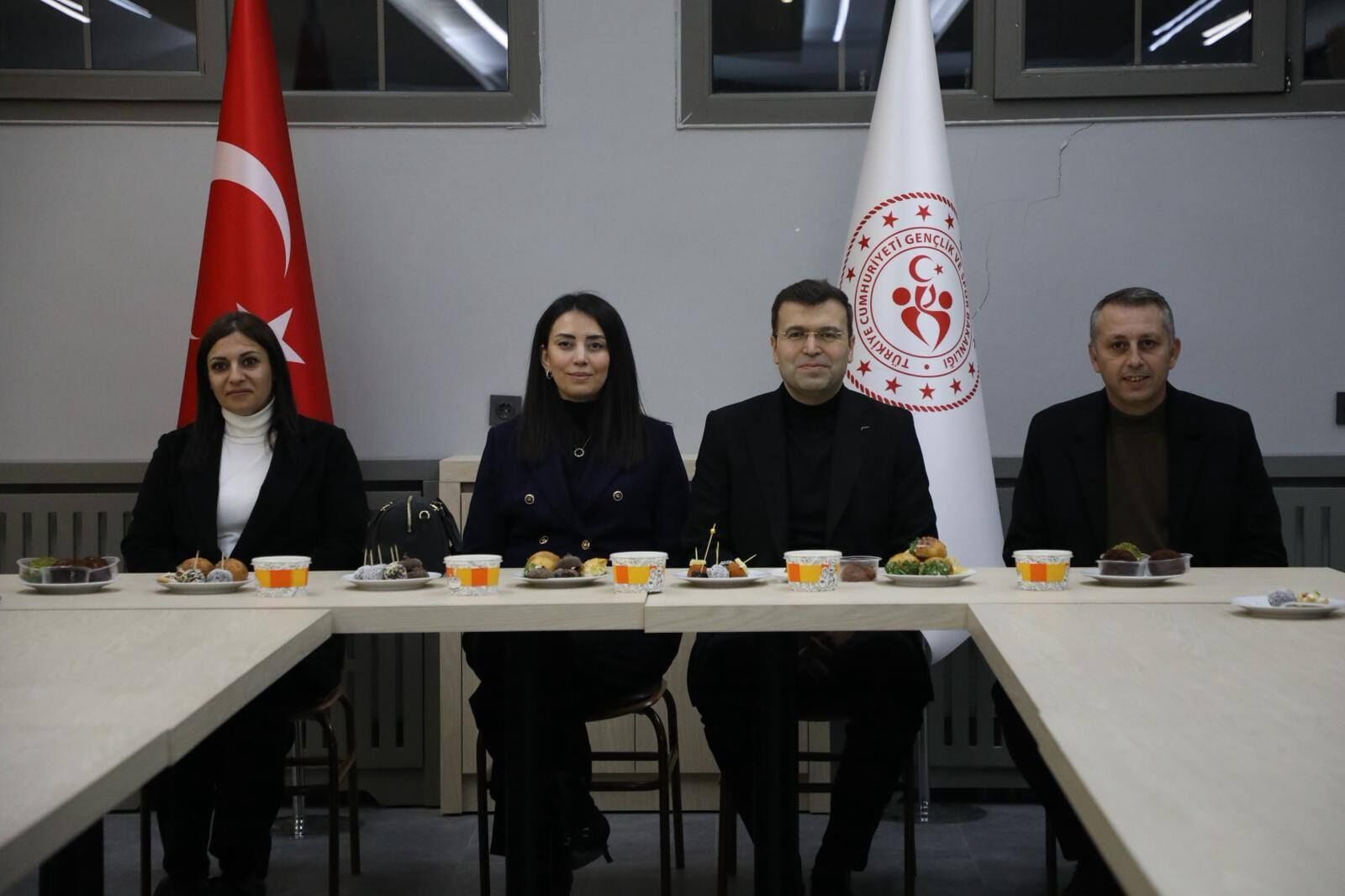 Vali Akmeşe Öğrencilerle Iftar Sofrasında 1