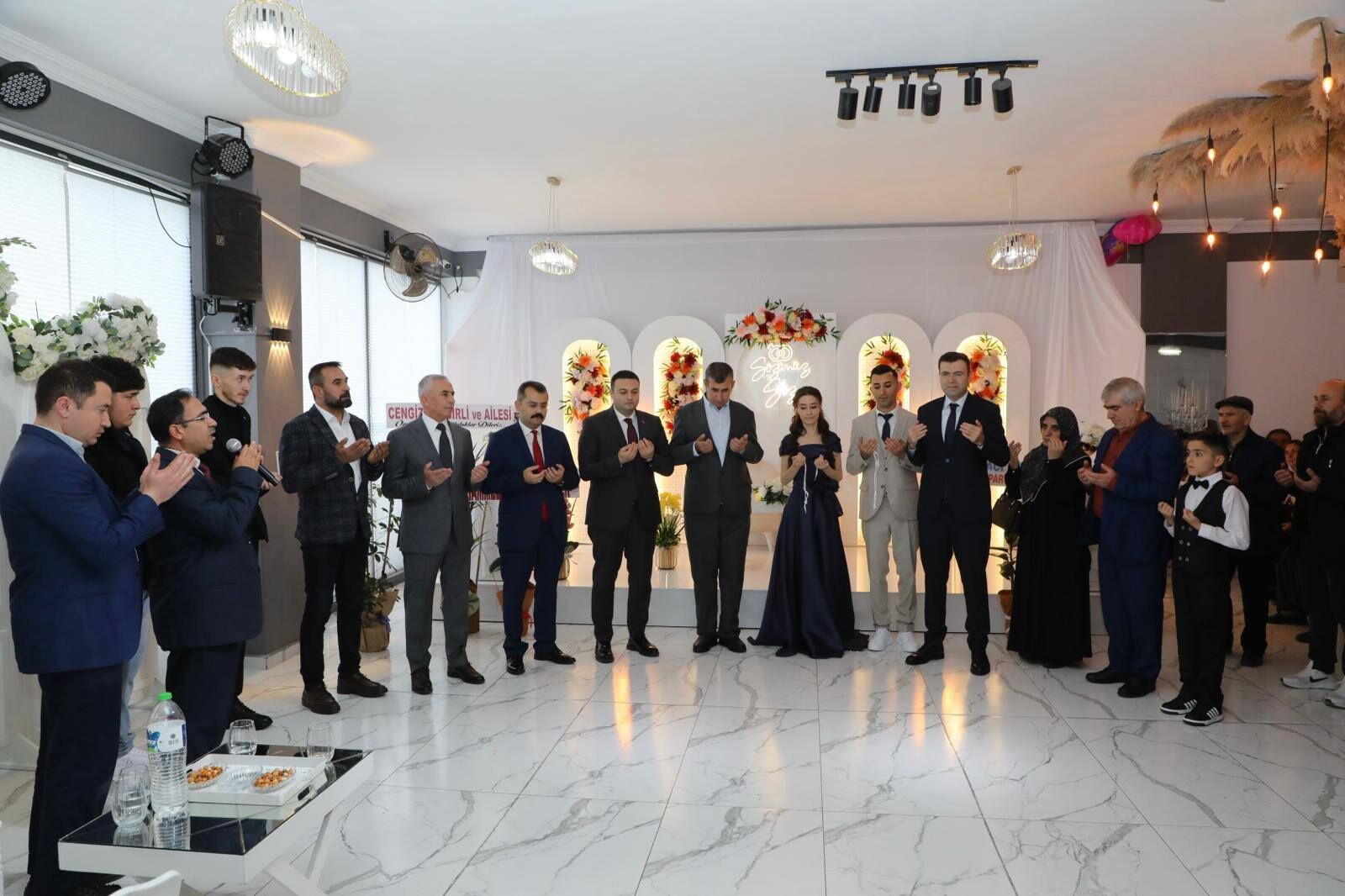 Vali Akmeşe Şehit Kardeşinin Nişanına Katıldı 2