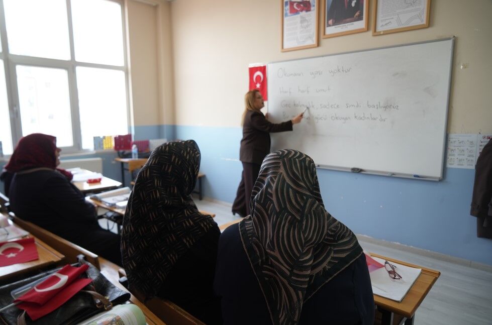 Eğitimden Uzak Kalan Kadınlar Sıralara Geri Döndü 2