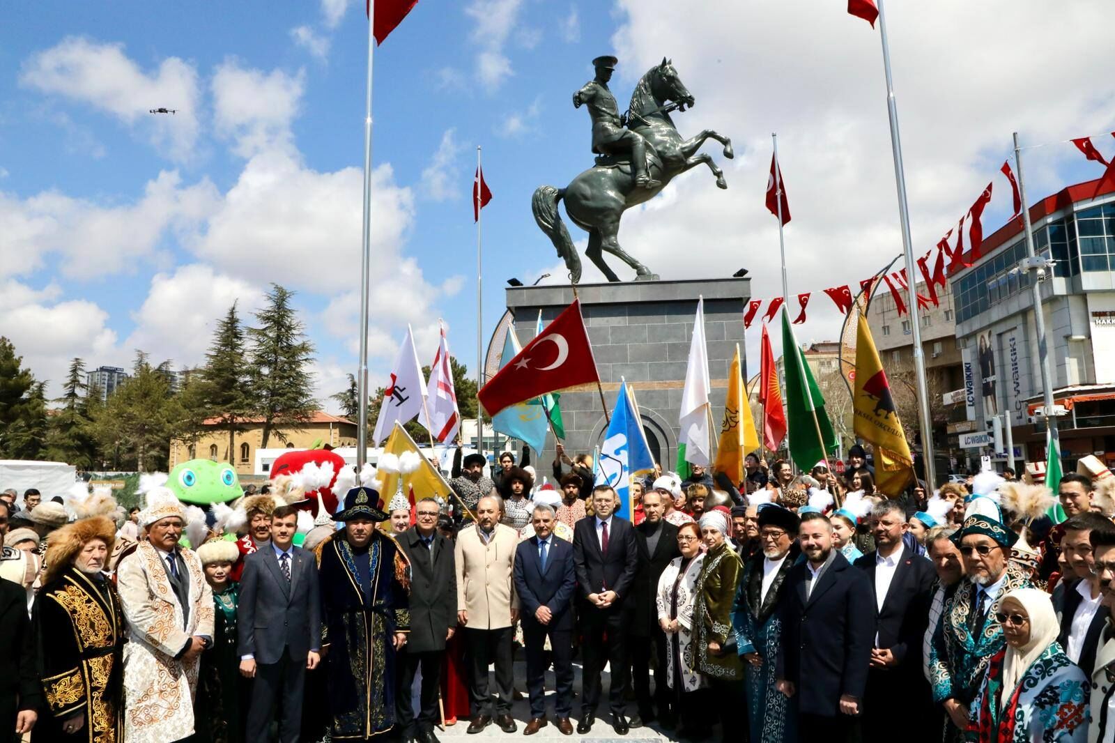 Nevruz Coşkusu Kortejle Başladı 2