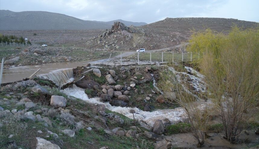 Sağanak Ve Eriyen Kar Suları Taşkınlara Neden Oldu 3
