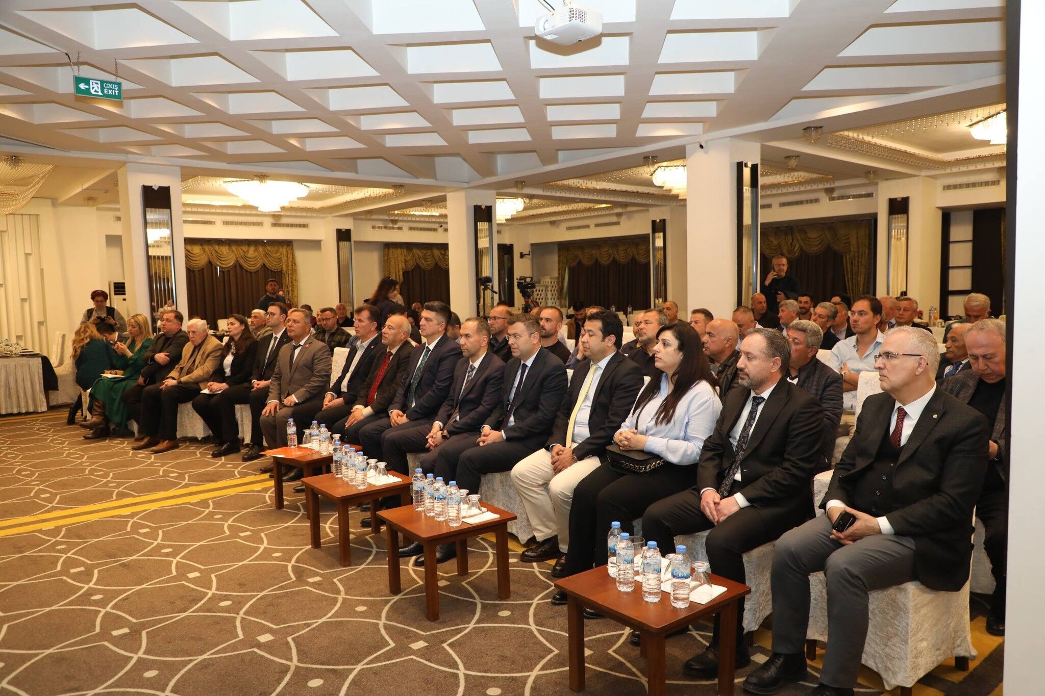 Vali Akmeşe Elma Üreticileriyle Görüştü 3