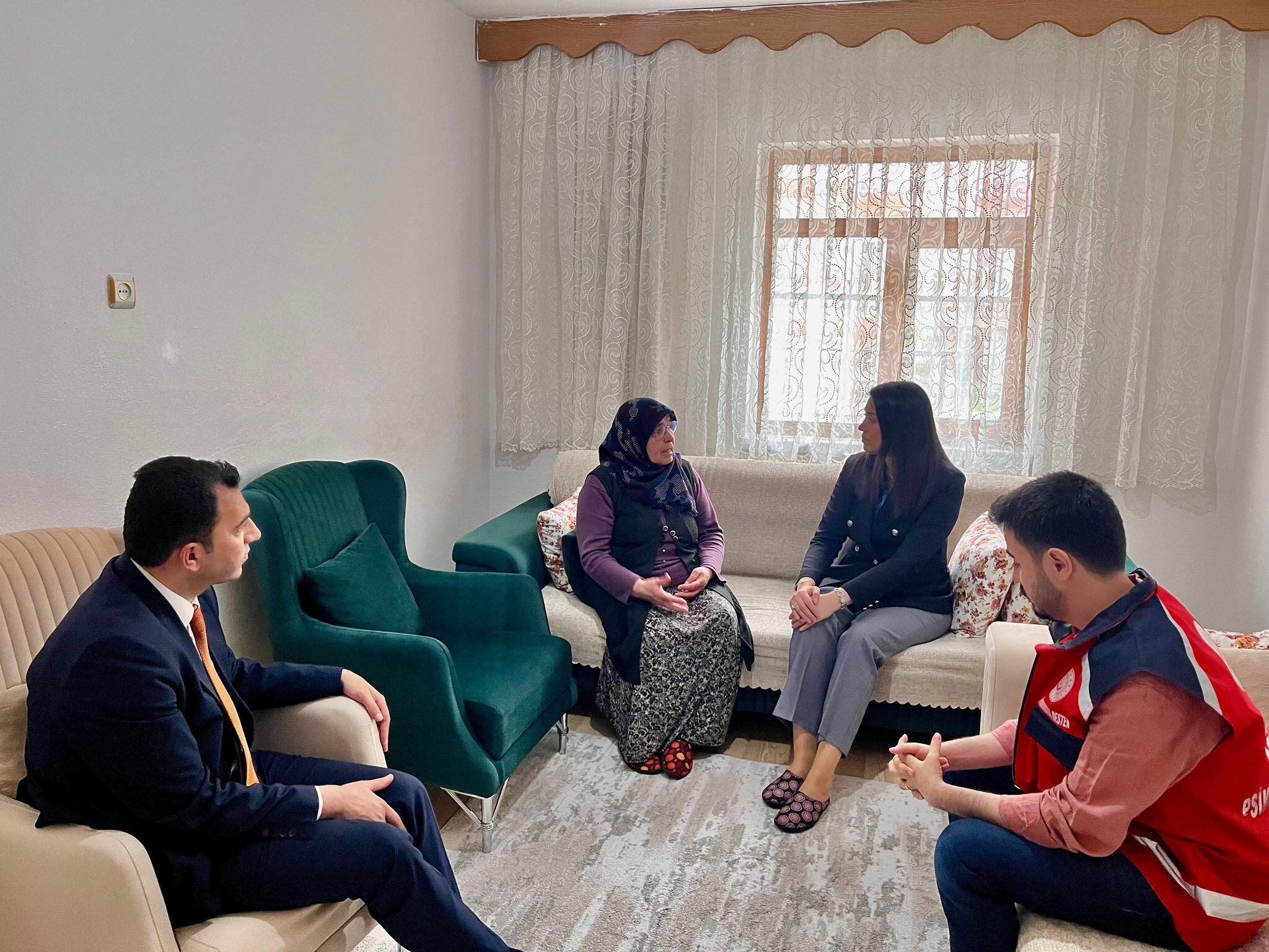 Vali Akmeşe’nin Eşinden Koruyucu Aile Ziyareti 2