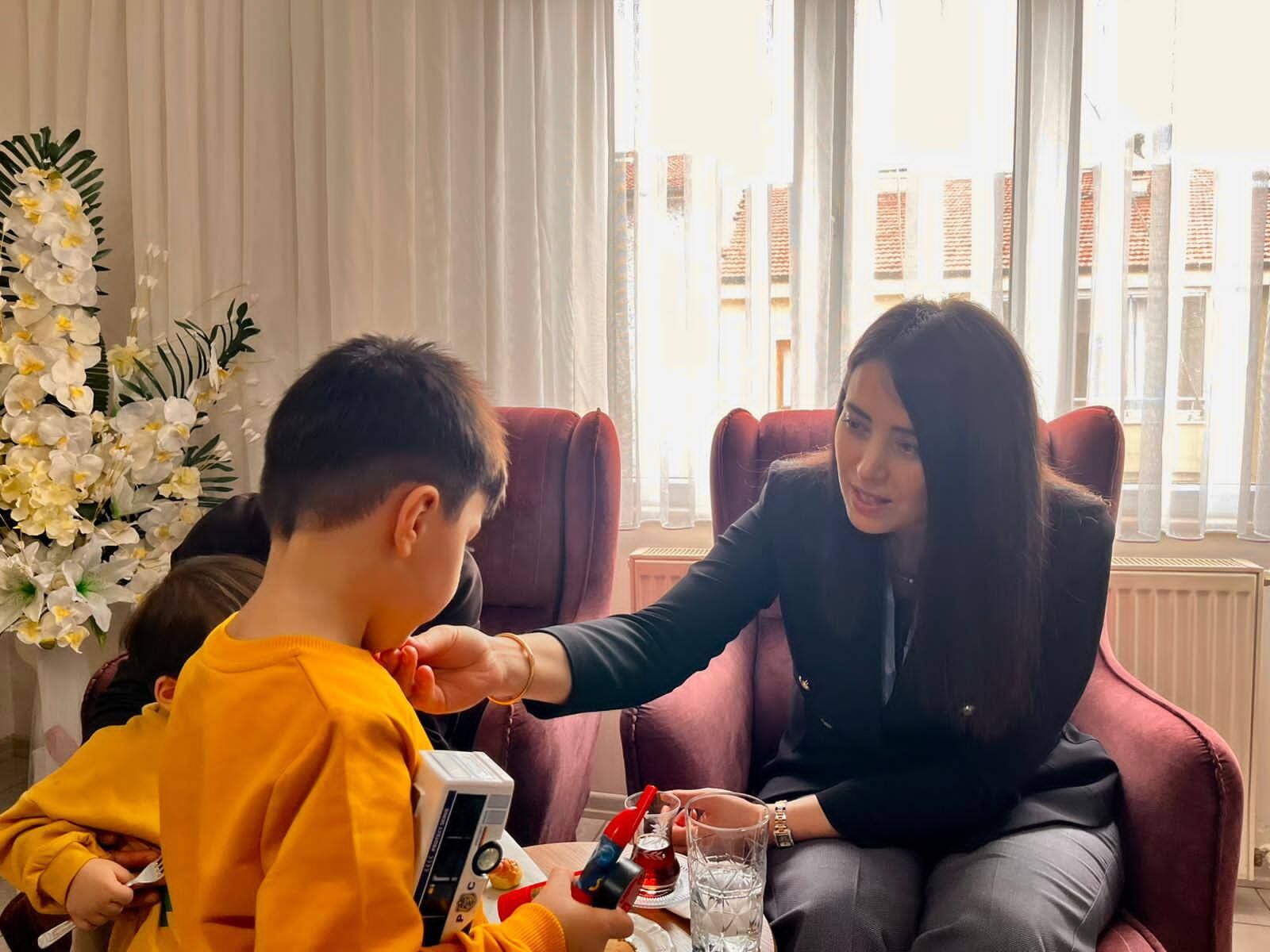 Vali Akmeşe’nin Eşinden Koruyucu Ailelere Ziyaret 3