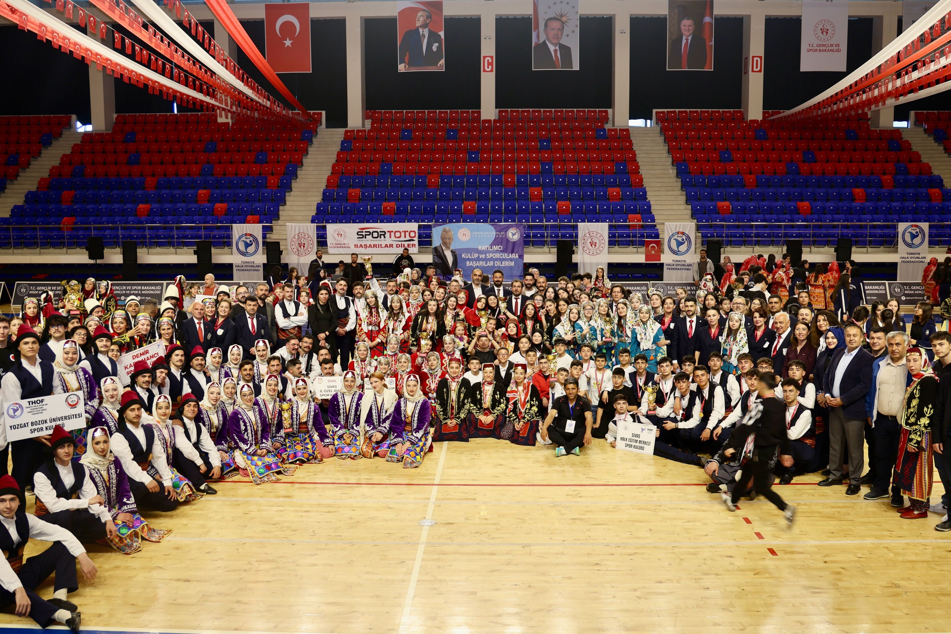 Halk Oyunları Grup Yarışmaları Yapıldı 3