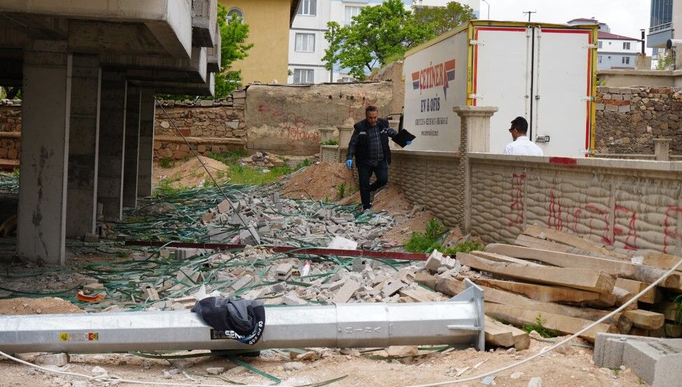 İnşaattan Düşen Işçi Ağır Yaralandı 2