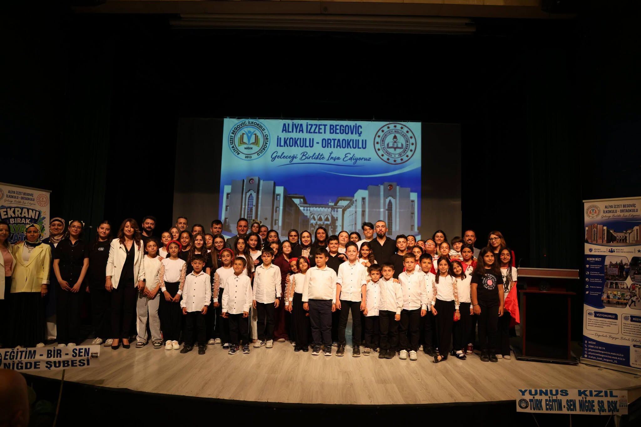 Aliya İzzet Begoviç Okulunda Yılsonu Gösterisi 3