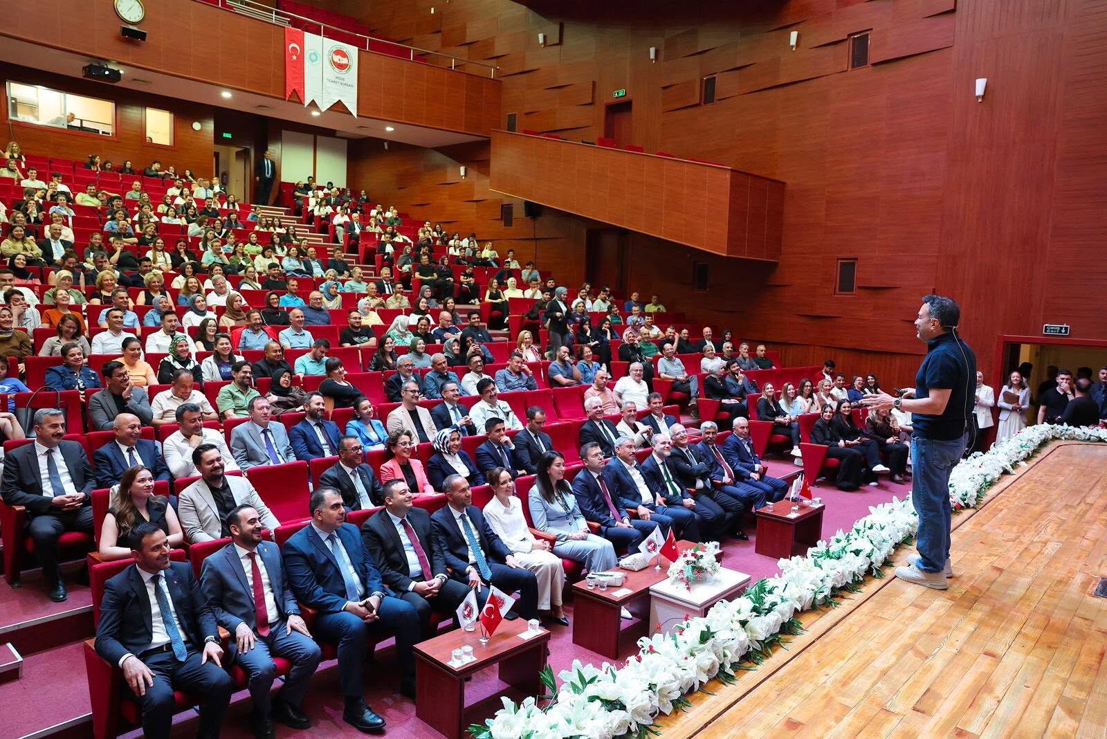 İzgören’den ‘Hayata Değer Katmak’ Söyleşisi 1