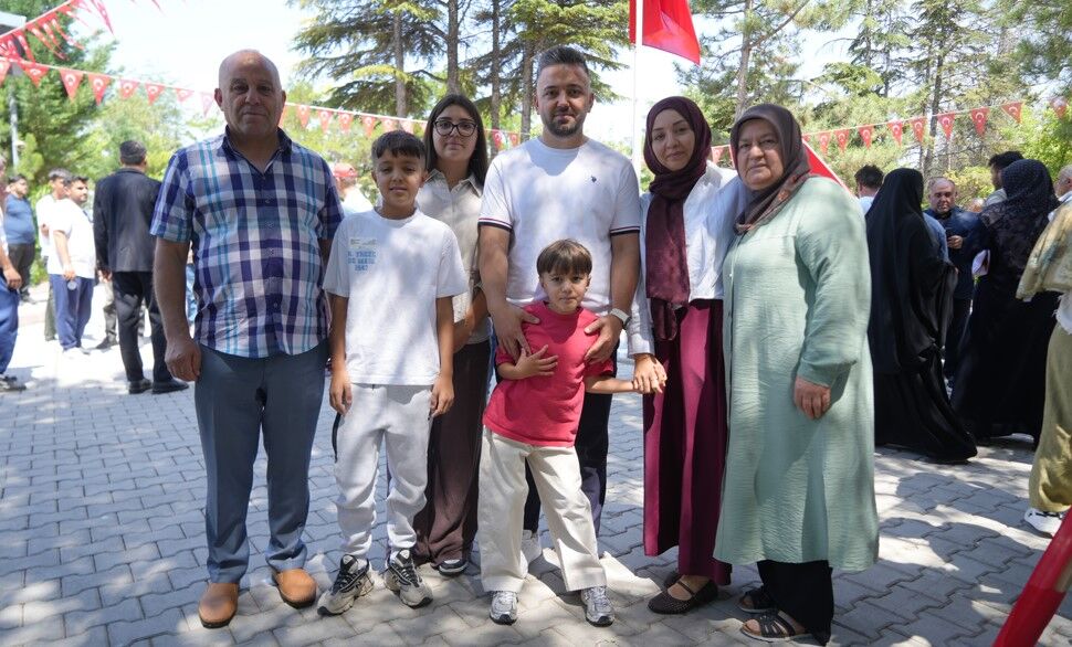 7 Yaşındaki Ömer, Ismini Taşıdığı Şehidi Ilk Kez Ziyaret Etti 2