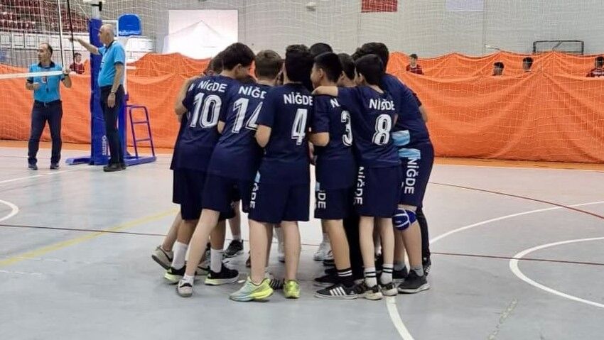 Genç Voleybolcular Dereceyle Döndü 2