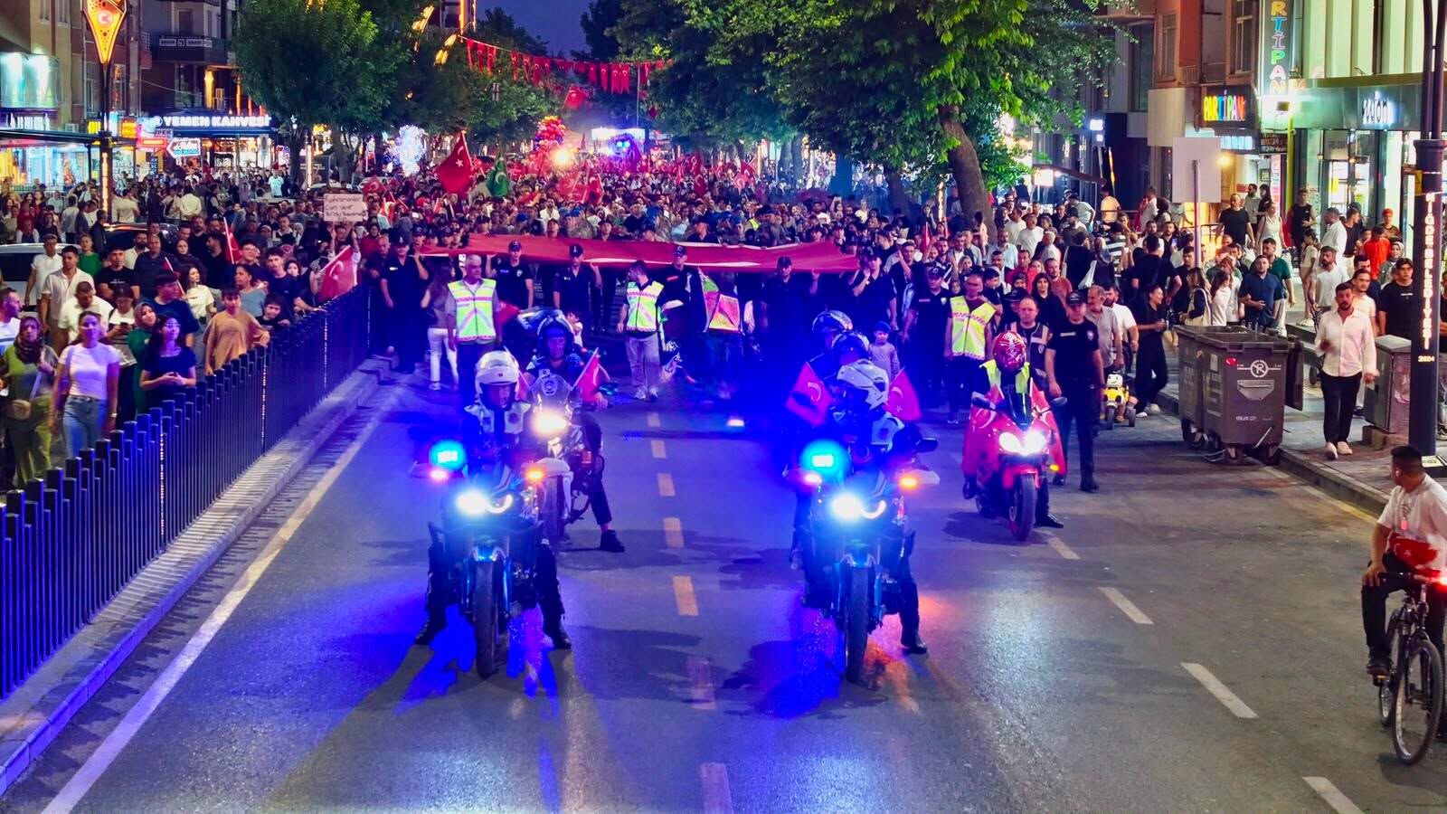 Niğde 15 Temmuz’ Da Kırmızı Beyaza Büründü 1