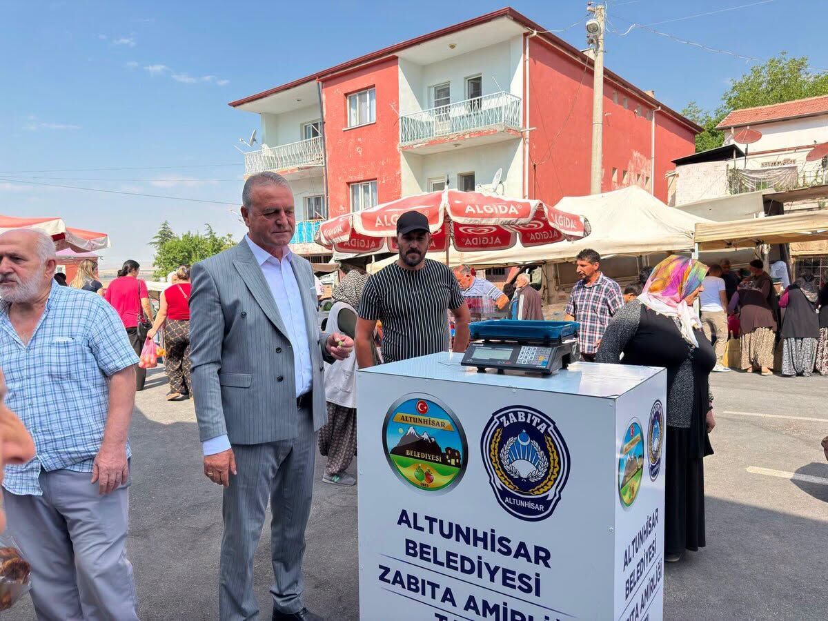 Altunhisar Kapalı Pazarında Yoğunluk Arttı 2