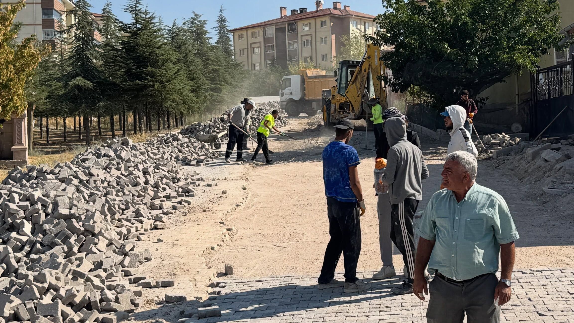 Altunhisar'da Mahalle Yolları Yenileniyor 2