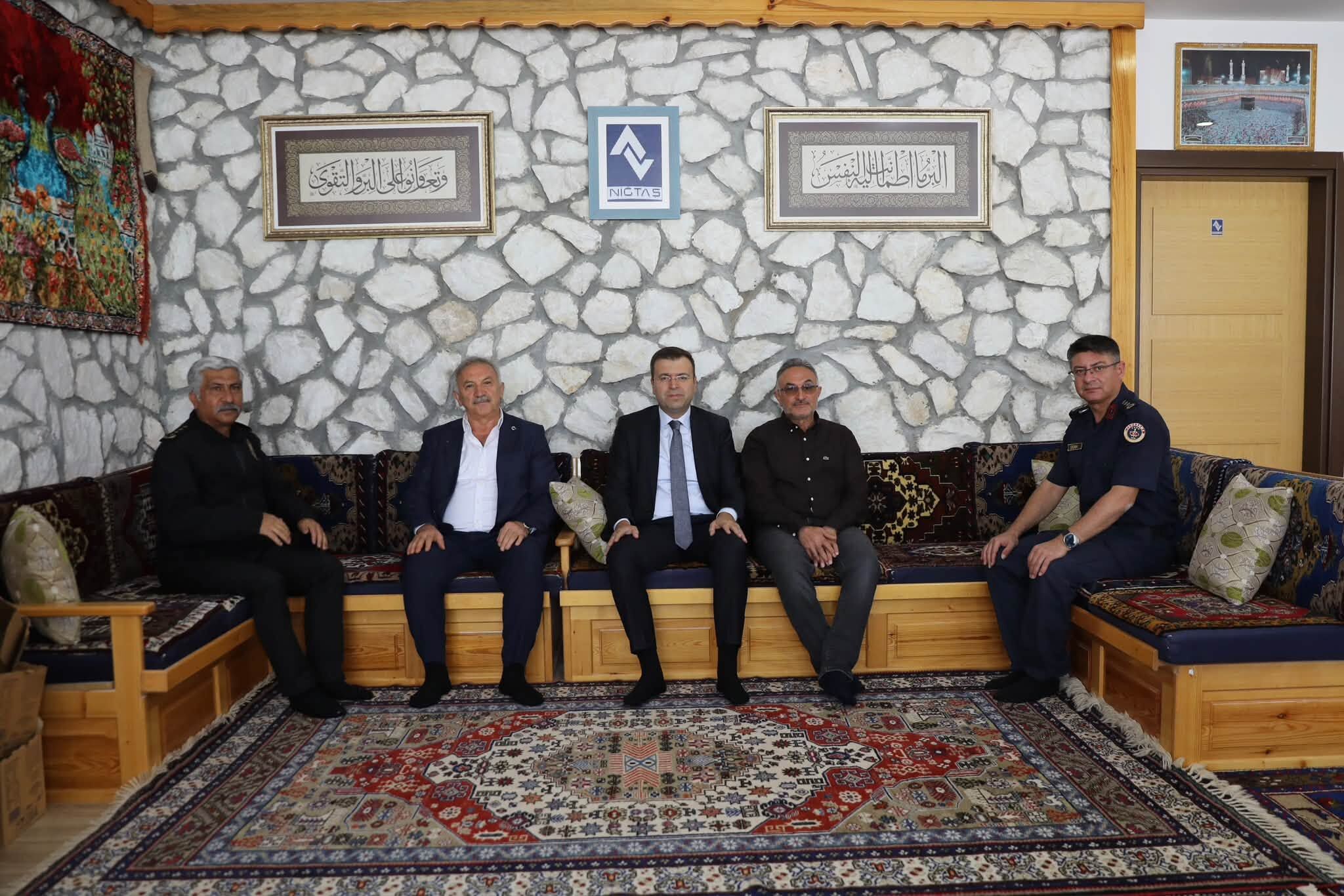 Vali Akmeşe’den Aruk Ailesine taziye ziyareti