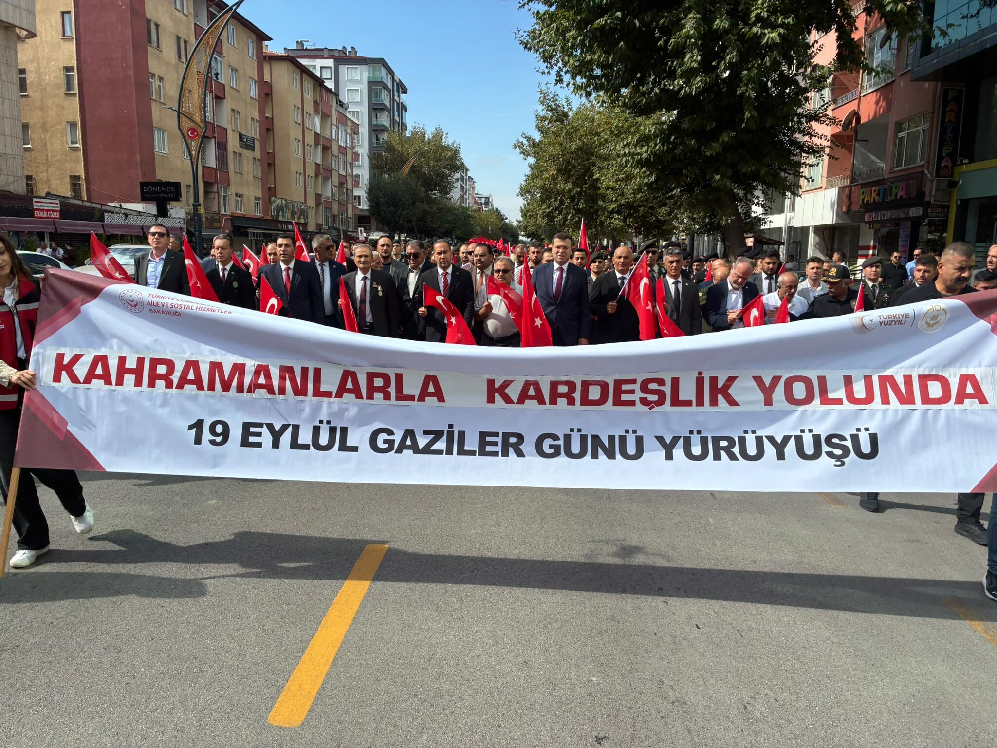 Niğde Kahraman Gaziler için yürüdü