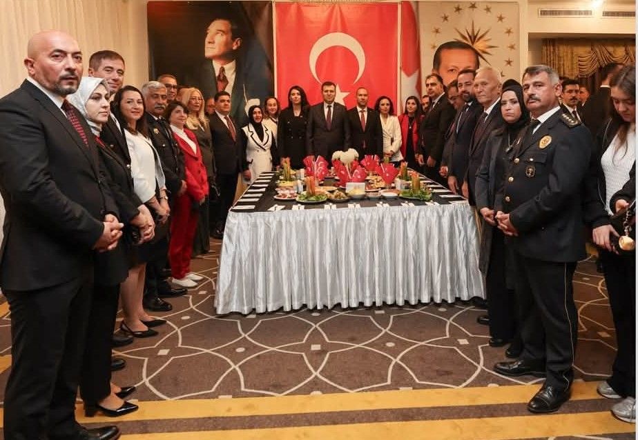 103‘Ncü Yıl Coşkusu Geceyi Aydınlattı 4