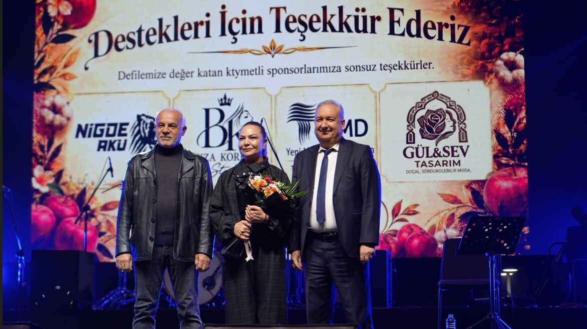 Atık Malzemelerden 15 Kıyafet Tasarlandı 2