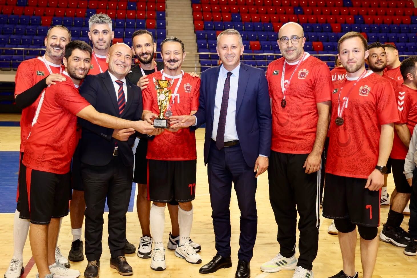 Filenin Şampiyonu Valilik oldu