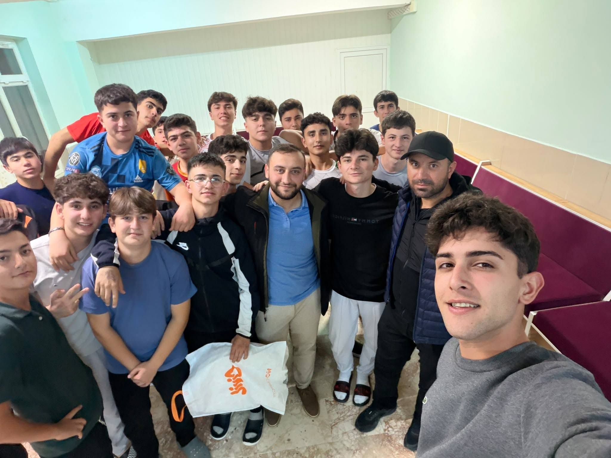 Okul Pansiyonunda Gençlik buluşması