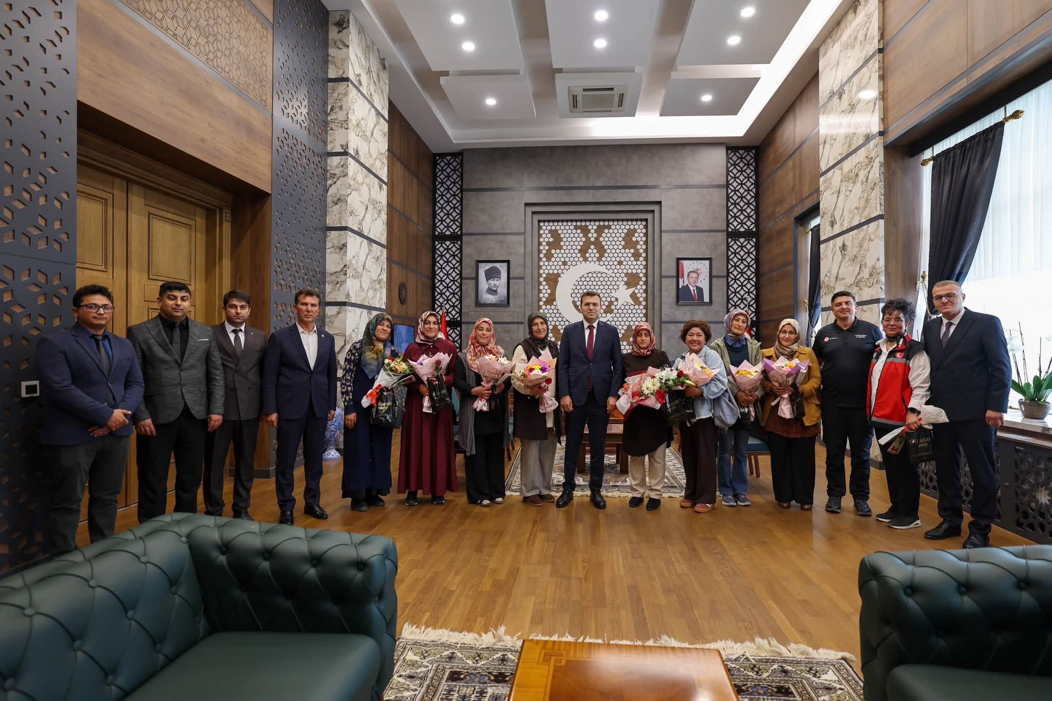 Vali Akmeşe Kadın Çiftçileri Ağırladı 1